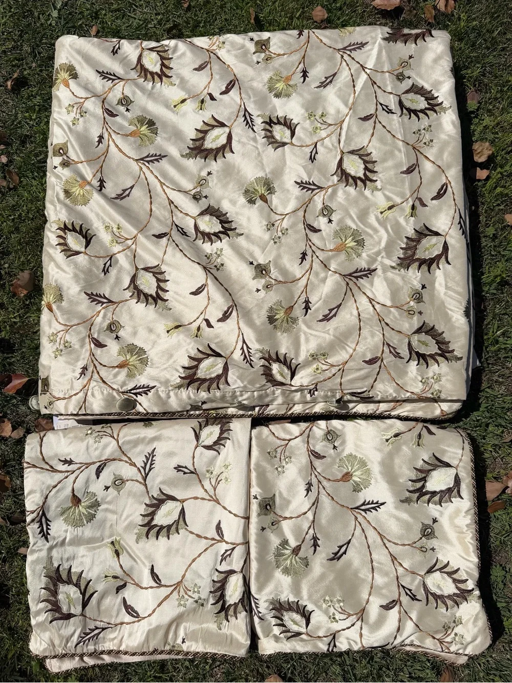 Eastern Accents Michon 100% Silk Embroidered 3-Piece Duvet Cover Set Super Queen